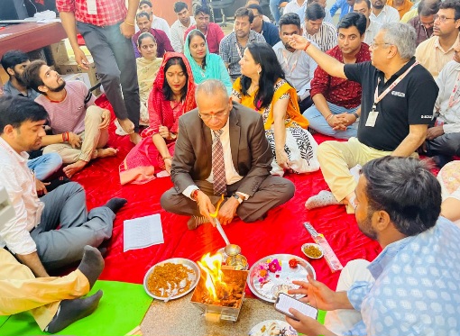 Galgotia University News  : गलगोटियास विश्वविद्यालय ,में विश्वकर्मा दिवस पर भव्य पूजा का आयोजन