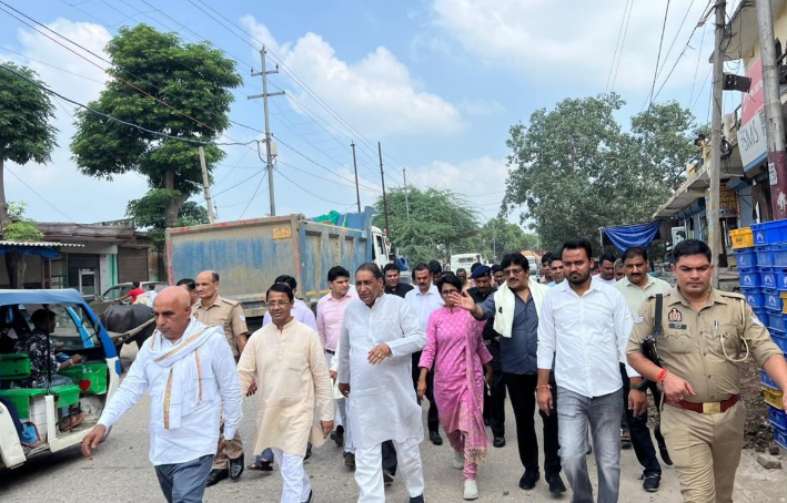 Greater Noida Authority News : ग्रेटर नोएडा प्राधिकरण करेगा जलभराव की समस्या का स्थायी समाधान, तिलपता गांव में पहुंचे चेन्नई के विशेषज्ञ, लाखों लोगों को मिलेगा लाभ, विधायक तेजपाल नागर ने कराया समस्या का समाधान