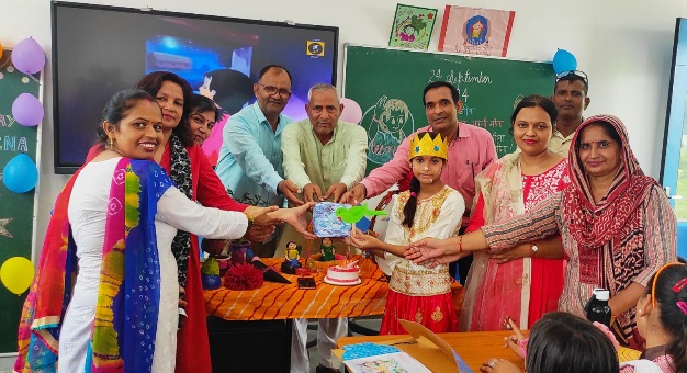 Dankaur News : मीना मंच कार्यक्रम के अंतर्गत उच्च प्राथमिक विद्यालय लुक्सर में मीना के जन्म दिवस पर धूमधाम से मनाया गया उत्सव