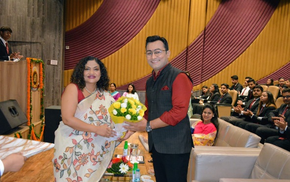 GL Bajaj College : जीएल बजाज इंस्टीट्यूट ऑफ मैनेजमेंट एंड रिसर्च में पीजीडीएम बैच के लिए भव्य 