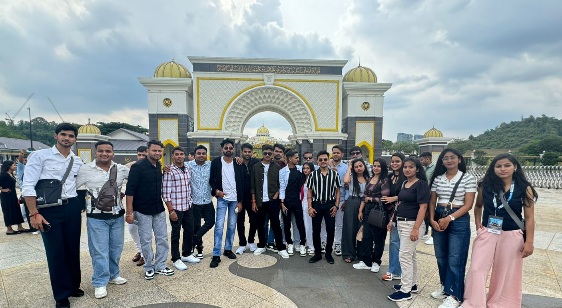 GNIOT News : जीएनआईओटी इंस्टीट्यूट ऑफ मैनेजमेंट स्टडीज का मलेशिया में इंटरनेशनल इमर्शन प्रोग्राम, वैश्विक शिक्षा में नया अध्याय