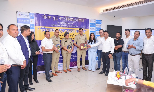 Greater Noida West News : गौतमबुद्ध नगर विकास समिति ने मनाया वार्षिक दिवस, सामाजिक कार्यकर्ताओं को किया सम्मानित, एकता का दिया संदेश
