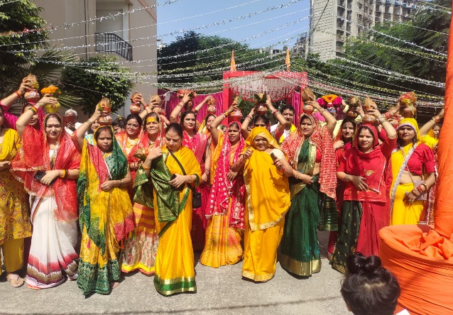 Greater Noida News : शिवालिक होम्स सोसाइटी में शारदीय नवरात्र का भव्य आयोजन, कलश स्थापना के साथ शुरू हुई दस दिनों की पूजा