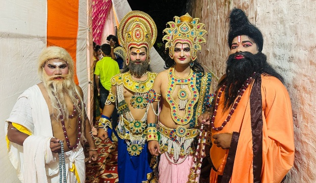 Surajpur Ramlila News : सूरजपुर में रामलीला का भव्य मंचन, श्री राम जन्म उत्सव और ताड़का वध के दृश्य ने दर्शकों को किया भावविभोर