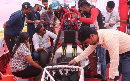 Galgotia University News : गलगोटियास यूनिवर्सिटी में ISIEINDIA इवेंट का दूसरा दिन, सभी टीमों के वाहनों का तकनीकी निरीक्षण पूरा