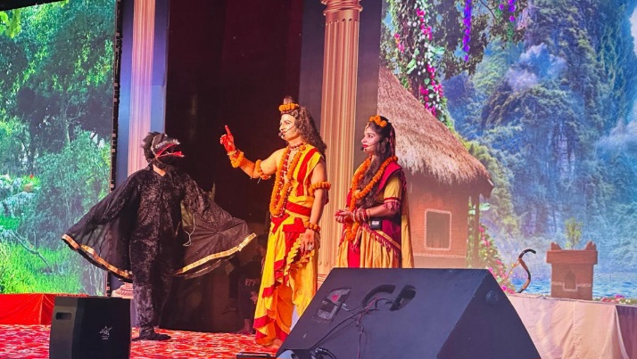 Surajpur Ramleela News : सूरजपुर में श्री आदर्श रामलीला का भव्य मंचन, पूर्व मंत्री नवाब सिंह नागर रहे मुख्य अतिथि
