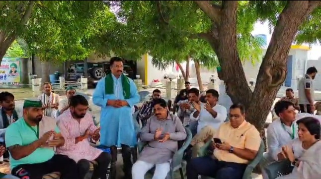 Paramount Golf Foreste News : पैरामाउंट बिल्डर के खिलाफ आंदोलन ने पकड़ी तेज़ी, 21 अक्टूबर को होगी महापंचायत—सोसायटी निवासियों के अधिकारों के लिए किसान यूनियन का बिगुल