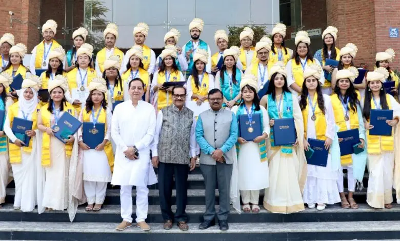 Shardha University News : शारदा यूनिवर्सिटी में 8वें दीक्षांत समारोह का आयोजन, 3511 छात्रों को दी गई डिग्रियां