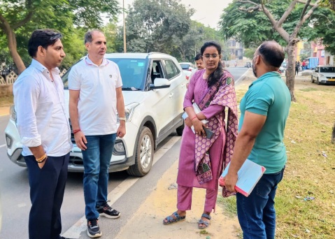 Delta 2 News : सेक्टर डेल्टा 2 की समस्याओं को लेकर ग्रेटर नोएडा प्राधिकरण के अधिकारियों ने किया दौरा, एक हफ्ते में समाधान की उम्मीद