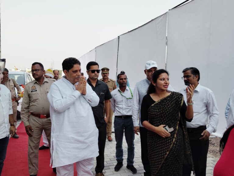 Greater Noida Authority News : टेगना इलेक्ट्रॉनिक्स का स्थलीय निरीक्षण, यूपी के आईटी मंत्री सुनील कुमार शर्मा ने किया प्रोजेक्ट की प्रगति का जायजा, ACEO प्रेरणा सिंह की उपस्थिति में हुई बैठक