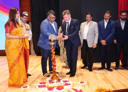 Sparsh Global School News : स्पर्श ग्लोबल स्कूल में काफ़िला लिटरेचर फेस्ट, साहित्य, कला और बॉलीवुड सितारों का अद्भुत संगम,अभिभावकों के दिलों पर छाई रौनक, बॉलीवुड अभिनेता अरबाज खान और अरशद वारसी ने चार चांद लगाए