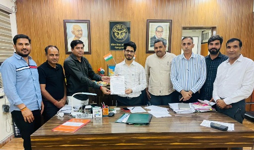 Greater Noida News : शिक्षकों की समस्याओं के निराकरण हेतु उत्तर प्रदेशीय प्राथमिक शिक्षक संघ का प्रतिनिधि मंडल मिला बेसिक शिक्षा अधिकारी से