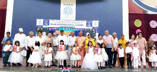 Ryan International School News : रयान इंटरनेशनल स्कूल, ग्रेटर नोएडा ने मनाया दादा-दादी दिवस: रिश्तों में पिरोई अनमोल यादें