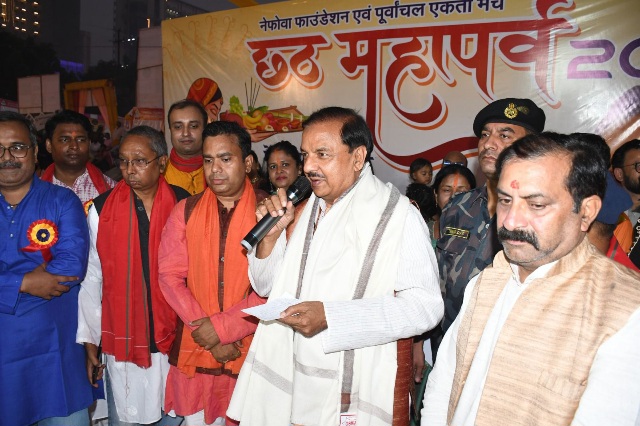 Chatth Mahaparv News : छठ महापर्व पर क्षेत्रवासियों के संग डॉ. महेश शर्मा का आशीर्वाद, सामुदायिक एकता और आध्यात्मिकता का किया सजीव प्रदर्शन, छठ पूजा की दिव्यता और सांस्कृतिक महत्व पर डॉ. महेश शर्मा का संदेश