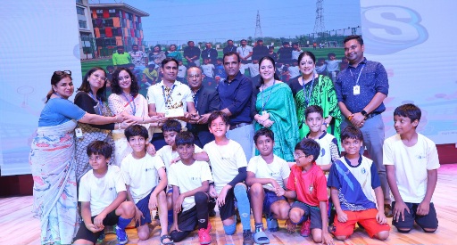 Sparsh Global School News : तीन दिवसीय ‘स्पर्श स्पोर्ट्स लीग’ का भव्य समापन, प्रतिभागियों को ट्रॉफी और सम्मान पत्र देकर किया गया सम्मानित, बास्केटबॉल में युवा खिलाड़ियों ने दिखाया दमखम, बैडमिंटन और टेबल टेनिस में भी दिखा उत्साह