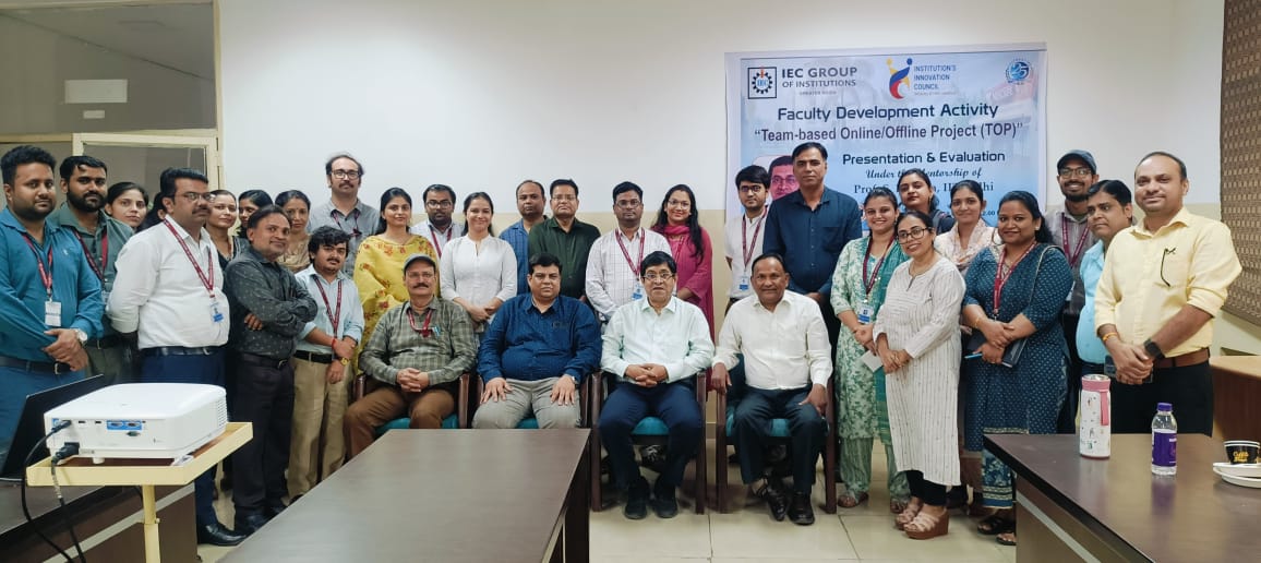 IEC College News : शिक्षा की नई उड़ान, आईईसी कॉलेज में शैक्षणिक गुणवत्ता के लिए शुरू हुआ नवाचार का सफर, टीम वर्क और तकनीकी कौशल में बढ़ावा देने का प्रयास