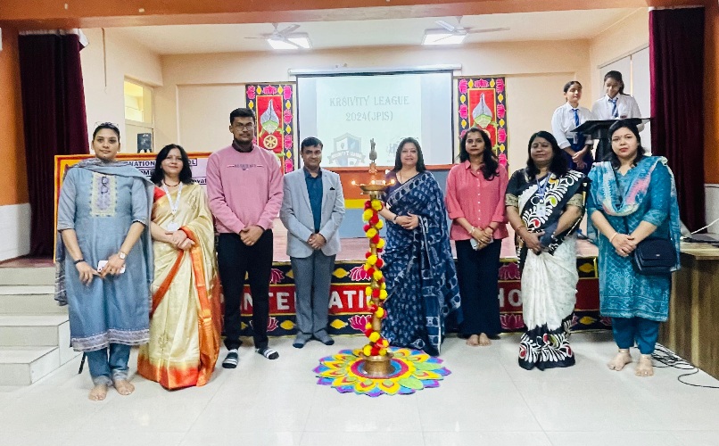 JP International School News : क्रिएटिविटी लीग 2024, ग्रेटर नोएडा में छात्रों की रचनात्मकता का जलवा, रोबोटिक्स से लेकर पर्यावरण संरक्षण तक दिखाए अनोखे आइडिया