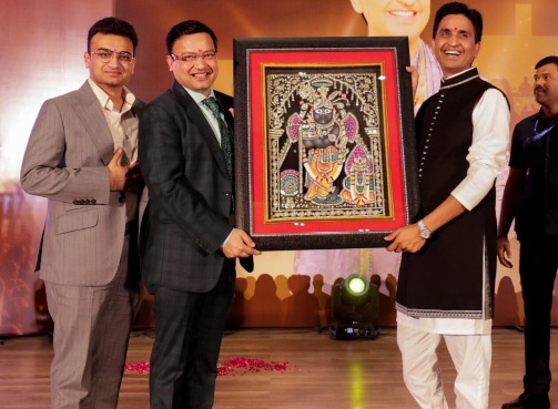 GL Bajaj College News : जीएल बजाज ग्रेटर नोएडा में कवि कुमार विश्वास ने दी प्रेरणा की नई दिशा, छात्रों को अपने सपनों की उड़ान भरने का दिया संदेश