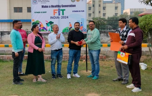 IEC College News : आईईसी कॉलेज में प्राचीन खेल 'लगोरी' का आयोजन, फिट इंडिया मुहिम के तहत शिक्षकों और स्टाफ ने लिया हिस्सा