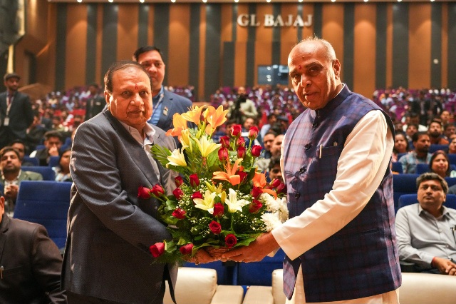 GL Bajaj College News : जीएल बजाज संस्थान ने मनाया 20 वर्षों की उपलब्धियों का जश्न, सांसद जगदंबिका पाल ने संस्थान की प्रशंसा में गढ़े नए आयाम