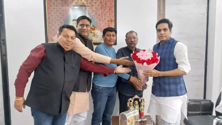 MLA Noida News : व्यापारिक समस्याओं पर विधायक पंकज सिंह से प्रतिनिधि मंडल ने की अहम चर्चा, विधायक पंकज सिंह का आश्वासन
