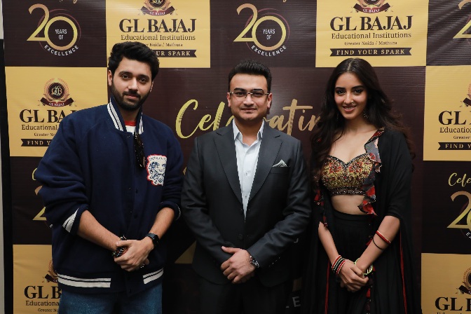 GL Bajaj College News : फ़िल्म अभिनेता उत्कर्ष शर्मा और सिमरत कौर पहुंचे जी. एल. बजाज कॉलेज, फिल्म 'वनवास' का प्रमोशन कर बांधा समां, फिल्म निर्माण की बारीकियां सीखने का मौका