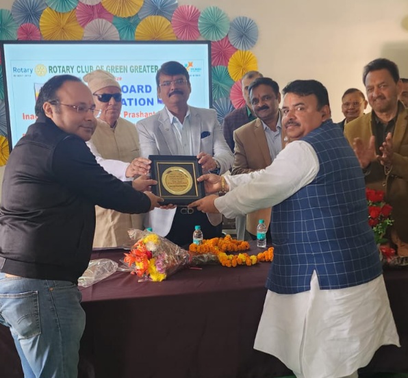 Rotary Club News: रोटरी क्लब ऑफ ग्रीन ग्रेटर नोएडा द्वारा भारतीय आदर्श वैदिक बालिका इंटर कॉलेज में स्मार्ट बोर्ड का उद्घाटन, डिस्ट्रिक्ट गवर्नर डॉ. प्रशांत राज शर्मा का संदेश