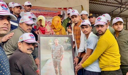 Vir Shaeed News : “ग्राम भिड़ुकी में वीर शहीद तेजपाल जी की प्रतिमा का भव्य अनावरण, देशभक्ति की मिसाल कायम, हर साल आयोजित होगा श्रद्धांजलि मेला”, सैनिक सेवा समिति का अनूठा योगदान