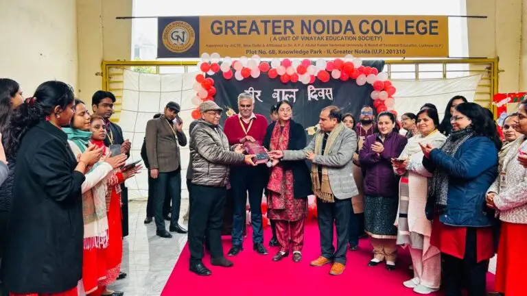 GN Group News : "जीएन ग्रुप ऑफ इंस्टीट्यूट में साहिबजादों की शहादत को समर्पित एक भावपूर्ण श्रद्धांजलि और क्रिसमस उत्सव", गुरु गोबिंद सिंह के साहिबजादों की शहादत को समर्पित कार्यक्रम, क्रिसमस की पवित्रता और उत्सव का समागम