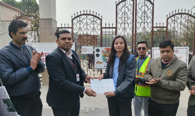 GL Bajaj College News : जीएल बजाज में सड़क सुरक्षा पर जागरूकता का सैलाब, छात्रों ने नुक्कड़ नाटक से बनाई दिलचस्प शुरुआत और ड्रॉइंग प्रतियोगिता ने दिखाई रचनात्मकता, नुक्कड़ नाटक से जागरूकता का पहला कदम