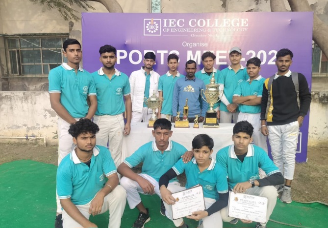 IEC College News : आई ई सी प्रीमियर लीग भारती आदर्श इंटर कॉलेज सेमीफाइनल में पहुंची, रोमांचक मुकाबलों का दौर जारी