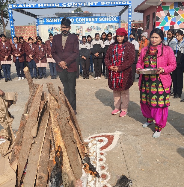 Sant Hood Convent School News : सेंट हुड कान्वेंट स्कूल में लोहड़ी पर्व मस्ती, नृत्य और पंजाबी गीतों का अनोखा संगम, लोहड़ी की मिठास और सामूहिकता का संदेश