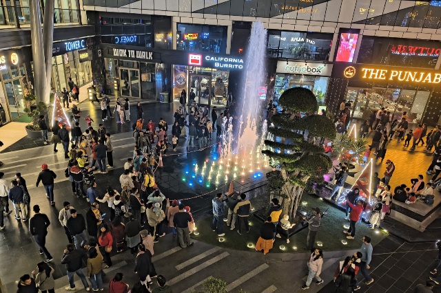 UPTown Mall Noida News : 2025 के नए साल की पूर्व संध्या पर अपटाउन बाय एडवांट नेविस बिजनेस पार्क में रिकॉर्ड तोड़ भीड़, एक नई उपलब्धि, एक शाम, जो बनी यादगार