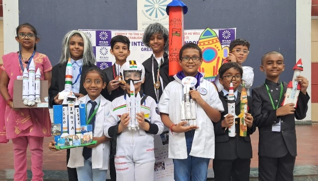 Ryan International School : ग्रेटर नोएडा के रयान इंटरनेशनल स्कूल में इसरो दिवस का भव्य आयोजन, बच्चों ने भाषण, नाट्य मंचन और रोल-प्ले से जीवंत की भारत की अंतरिक्ष यात्रा, “अंतरिक्ष अनुसंधान में भारत की यात्रा”, 