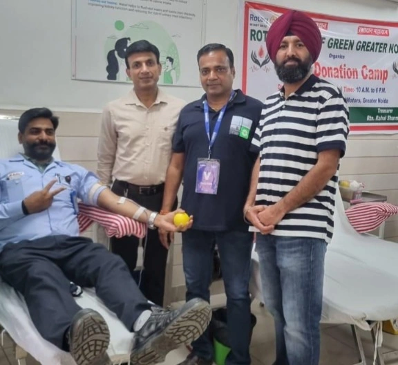 Greater Noida Rotary Club News : ग्रेटर नोएडा में रोटरी क्लब ऑफ़ ग्रीन का रक्तदान शिविर, 61 यूनिट रक्त संग्रह के साथ मानवता की नई मिसाल,