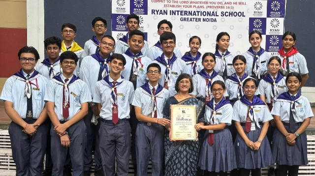 Ryan International School News : शिक्षा की दुनिया में गूंजा ग्रेटर नोएडा का नाम, रयान इंटरनेशनल स्कूल की प्रधानाचार्या सुधा सिंह को मिला 