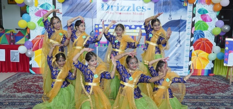GD Goenka School News : जब नन्हें सितारों ने रिमझिम बारिश संग बिखेरी रचनात्मकता की चमक, जी. डी. गोयंका स्कूल में “बूंदाबांदी-मानसून उन्माद” प्रतियोगिता ने जीता दिल, शिक्षा का नया आयाम, किताबों से परे, जीवन की सीख