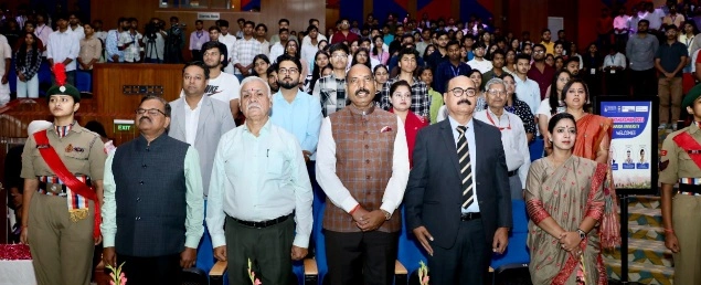 Sharda University News : शारदा विश्वविद्यालय में हुआ भव्य दीक्षारंभ 2025, नई ऊर्जा, नए सपनों और सफलता की राह पर बढ़ते कदम, फ्रेशर्स का उत्साह और रंगारंग माहौल, “आप भाग्यशाली हैं कि शारदा को चुना” – पूर्व प्रमुख सचिव दुर्गा शंकर मिश्रा
