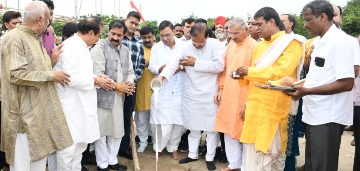 Noida Ramleela News : 40 वर्षों की परंपरा का शुभारंभ भूमि पूजन से गूंजा नोएडा स्टेडियम, रामलीला महोत्सव 2025 की तैयारियां हुई शुरू, रामलीला का महत्व और भव्यता