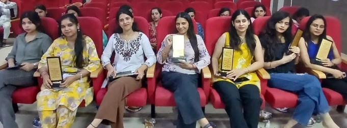 IEC College News : आईईसी कॉलेज में शिक्षक दिवस का भव्य आयोजन, शिक्षकों को दिया गया सम्मान, समाज की नींव कहे गए गुरुजन, शिक्षक दिवस का महत्व सरस्वती से लेकर विवेकानंद तक की परंपरा, शिक्षकों की मौजूदगी से गूंजा सभागार
