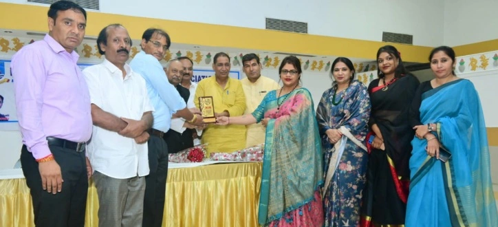 Dadri Teacher Day News : दादरी में शिक्षकों को मिला सम्मान का ताज, पब्लिक स्कूल ऑनर्स वेलफेयर एसोसिएशन ने शिक्षक दिवस पर किया भव्य समारोह, शिक्षक विधायक श्रीचंद शर्मा और दादरी विधायक तेजपाल नागर शिक्षा जगत की मौजूदगी से बढ़ी शोभा, शिक्षकों को मिला विशेष सम्मान