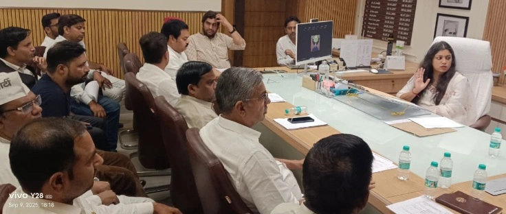 MLC Election News : गौतम बुद्ध नगर में स्नातक एवं शिक्षक निर्वाचन की तैयारियां तेज़, मतदेय स्थलों के निर्धारण को लेकर डीएम मेधा रूपम की अध्यक्षता में अहम बैठक सम्पन्न, प्रशासन की सख़्त निगरानी