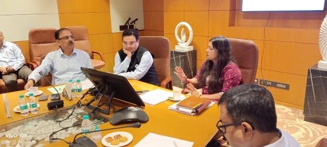 UP International Trade Show News : यूपी इंटरनेशनल ट्रेड शो-2025 ग्लोबल बिजनेस हब में तब्दील होगा, ग्रेटर नोएडा, DM और ACEO सौम्या श्रीवास्तव ने की तैयारियों की कड़ी समीक्षा, सुरक्षा-ट्रैफिक से लेकर स्टॉल प्रबंधन तक सभी पहलुओं पर दिए सख्त निर्देश, वीवीआईपी मूवमेंट और सुरक्षा व्यवस्था पर फोकस