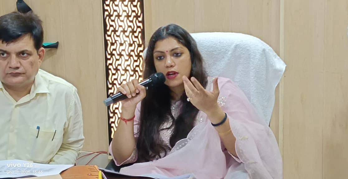 DM Breaking News : नोएडा डीएम मेधा रूपम का कड़ा फरमान, “जनता की शिकायतें हल नहीं कीं तो अफसरों की कटेगी सैलरी” टॉप-10 में जगह न बनाने वालों को भुगतना होगा सीधा वेतन कटौती का झटका, आईजीआरएस पोर्टल जनता की शिकायत का सीधा आईना