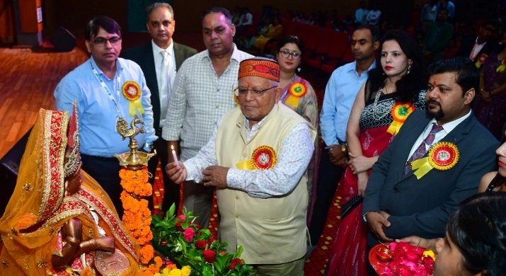 HIMT College News : ग्रेटर नोएडा में अंतरराष्ट्रीय सम्मेलन का आगाज़, फार्मा शिक्षा और इंडस्ट्री के बीच सहयोग पर वैश्विक विशेषज्ञों का मंथन, एकेडेमिक-इंडस्ट्री सहयोग और वैश्विक रुझान, पोस्टर एवं मौखिक प्रस्तुतियाँ