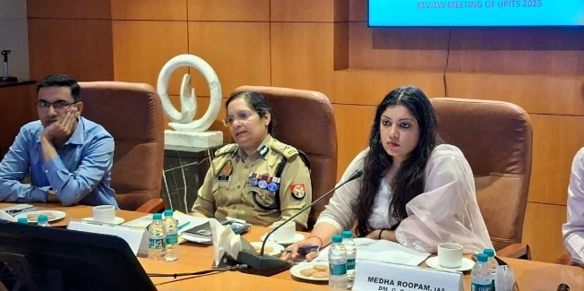 UP International Trade Show : यूपी इंटरनेशनल ट्रेड शो 2025 की तैयारियों का महा-समीक्षा अभियान, वीवीआईपी मूवमेंट, सुरक्षा और ग्लोबल मेहमानों के स्वागत के लिए प्रशासन अलर्ट, जिलाधिकारी मेधा रूपम ने दिए सख्त निर्देश, होटल दरों और आवास पर विशेष निगरानी