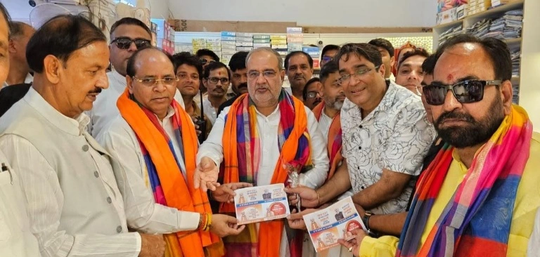Breaking BJP News : ग्रेटर नोएडा में भाजपा प्रदेश अध्यक्ष भूपेंद्र सिंह चौधरी का सीधा संवाद, जीएसटी रिफॉर्म्स पर दुकानदारों और उपभोक्ताओं से हुई खुली चर्चा, क्षेत्रीय अध्यक्ष सतेंद्र शिसोदिया, सांसद डॉ. महेश शर्मा, दादरी विधायक तेजपाल नागर भी रहे मौजूद