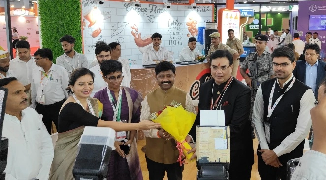 UPITS 2025 News : यूपी इंटरनेशनल ट्रेड शो 2025 में ग्रेटर नोएडा का स्टॉल बना आकर्षण का केंद्र, प्रधानमंत्री-सीएम से लेकर बॉलीवुड सितारे और युवाओं तक सबको खींचा, युवाओं का टेक्नोलॉजी स्टॉल पर उत्साह, बॉलीवुड सितारों की मौजूदगी से बढ़ा आकर्षण
