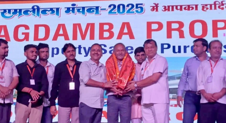 Surajpur Ramlila News : श्री आदर्श रामलीला सूरजपुर के छठवें दिन राम–केवट संवाद और दशरथ मरण के दृश्य ने बांधा समां, बाराही दशहरा मेला प्रांगण में श्रद्धालुओं का उमड़ा जनसैलाब, मंचन देख भावुक हुए दर्शक।