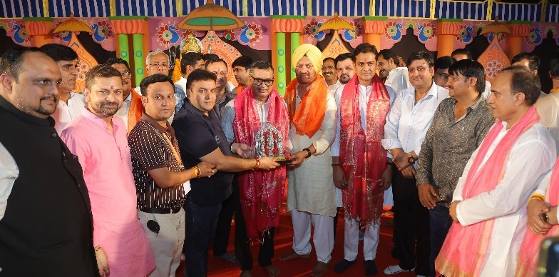 Viajy Ramlila News : श्रीराम के राजतिलक की घोषणा से देवताओं में मची हलचल, मंथरा की बुद्धि फेरने पहुंचीं देवी सरस्वती, रामलीला महोत्सव में गूंजा केवट प्रसंग, गंगा पार कराने वाला भावुक दृश्य बना आकर्षण, मुख्य अतिथि आईएएस शैलेन्द्र भाटिया NIAL, प्रायोजक SVG ग्रुप अंकुर मित्तल समेत कई गणमान्य लोगों ने दीप प्रज्वलित कर भगवान श्रीराम के चित्र पर माल्यार्पण किया